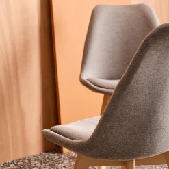 Set di 4 sedie scandinave in legno di faggio e tessuto semplice