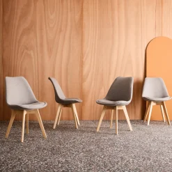 Set di 4 sedie scandinave in legno di faggio e tessuto semplice