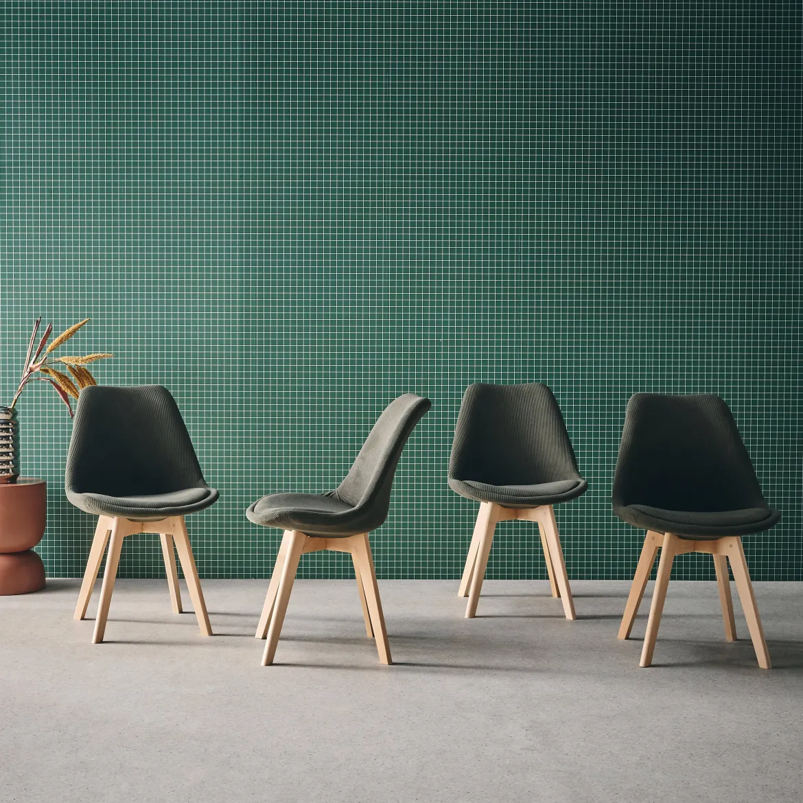 Set di 4 sedie scandinave in legno di faggio e velluto a coste