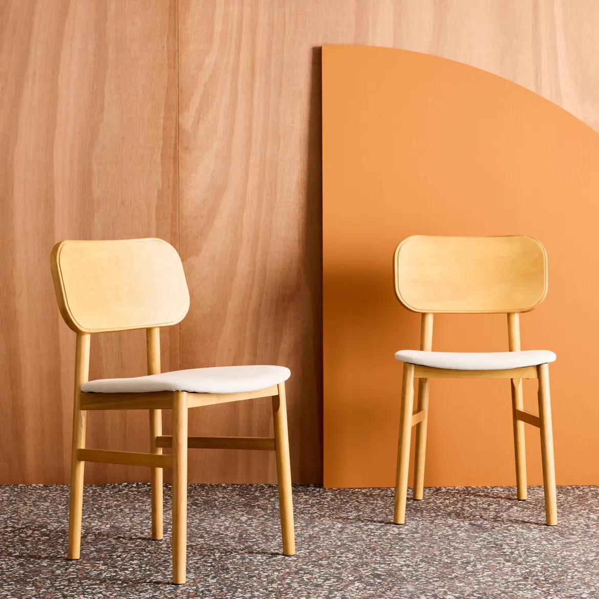 Set di 2 sedie vintage in legno di hevea e tessuto
