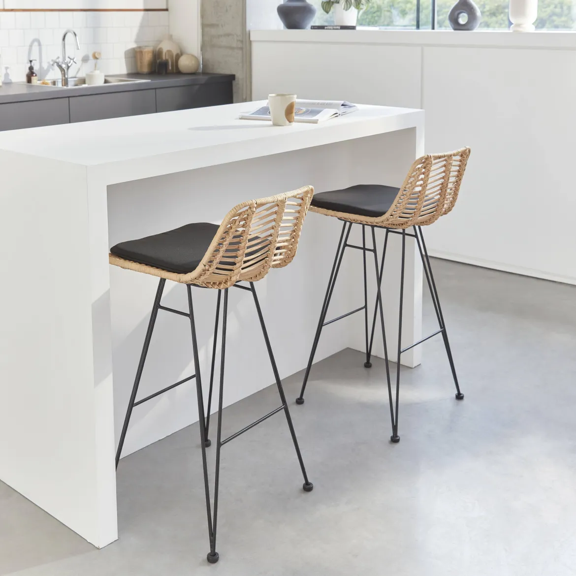 Set di 2 sgabelli da bar in metallo e rattan, 67cm