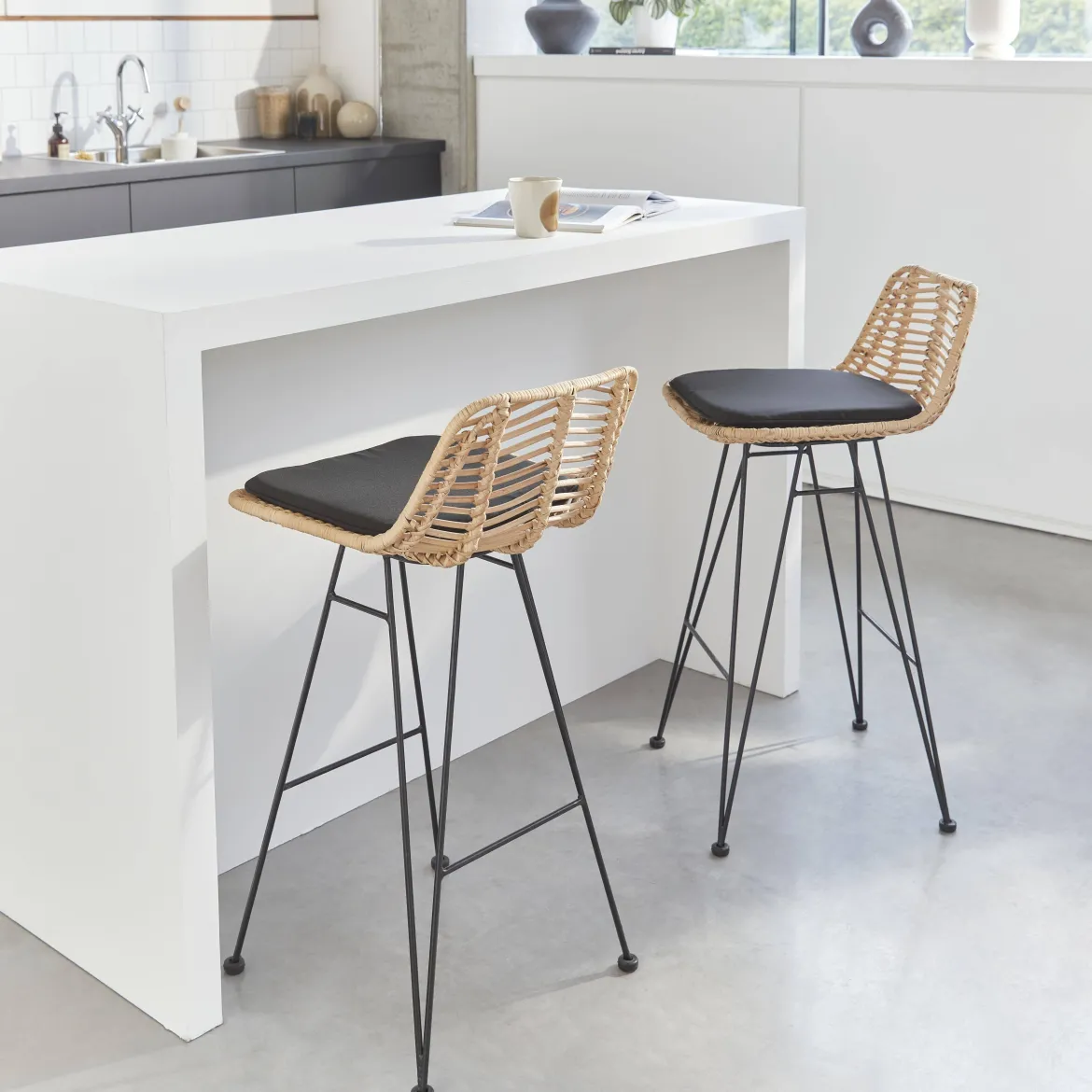 Set di 2 sgabelli da bar in metallo e rattan, 67cm