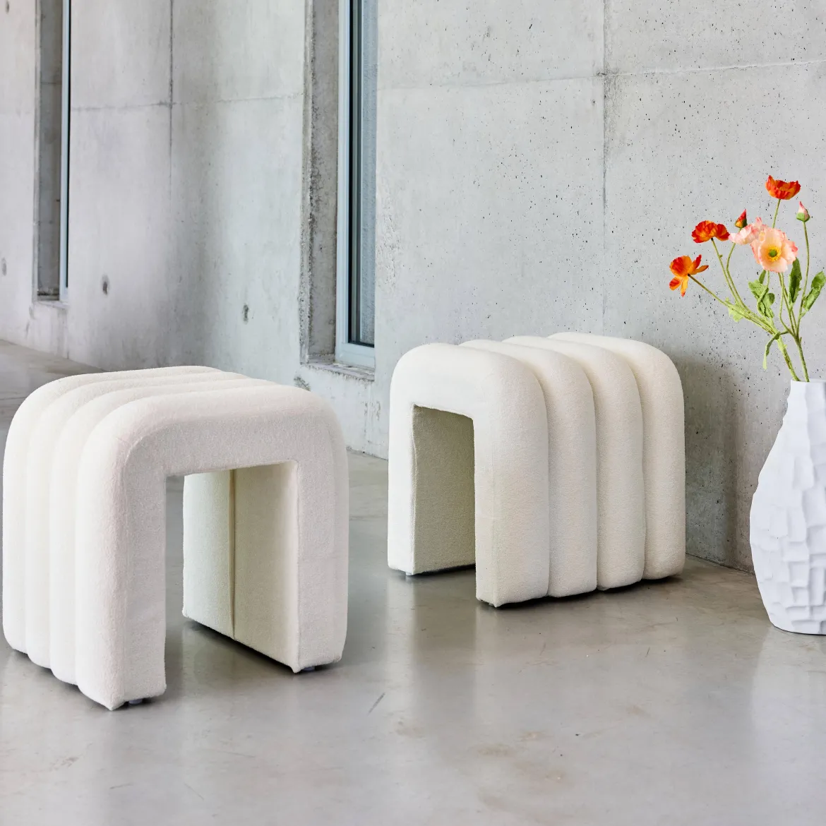 Set 2 pouf contemporanei in tessuto
