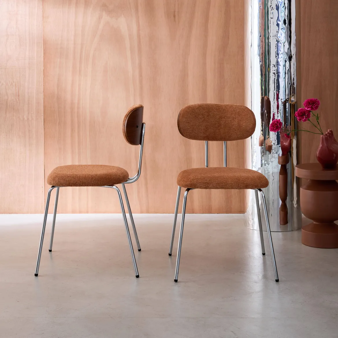Set 2 sedie in legno tinto noce e tessuto idrorepellente