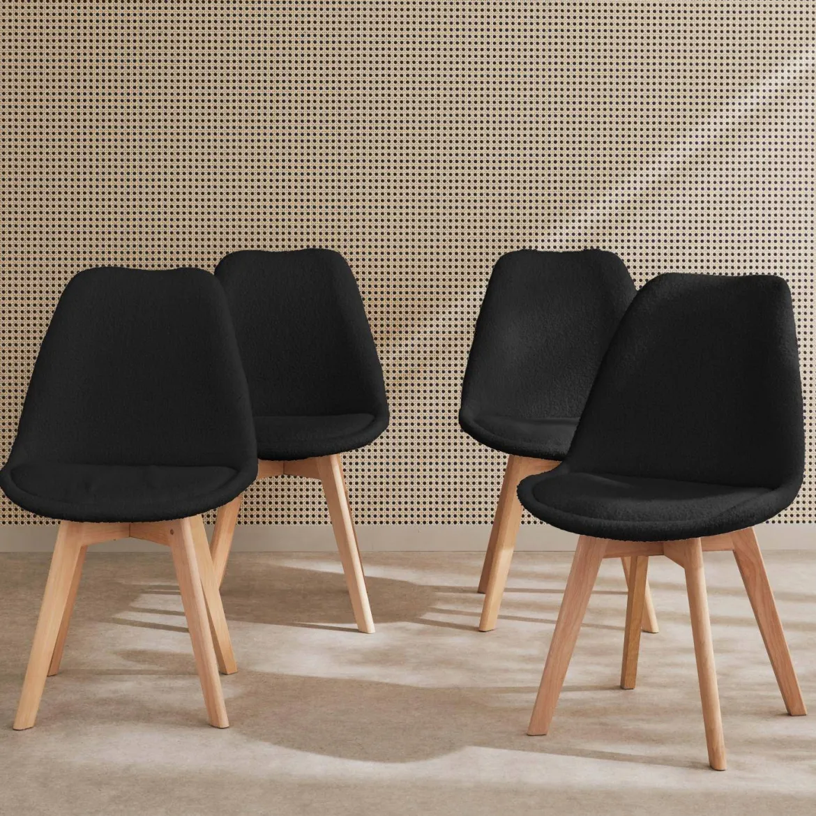 Set 4 sedie scandinave bouclé e gambe in legno