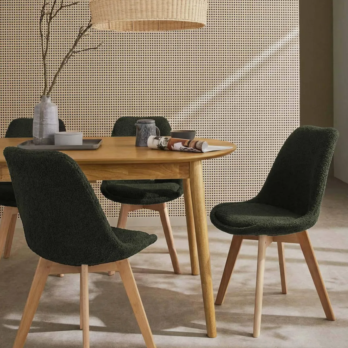Set 4 sedie scandinave bouclé e gambe in legno