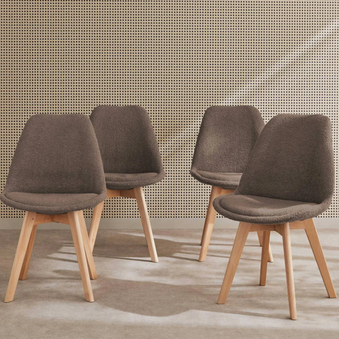 Set 4 sedie scandinave bouclé e gambe in legno