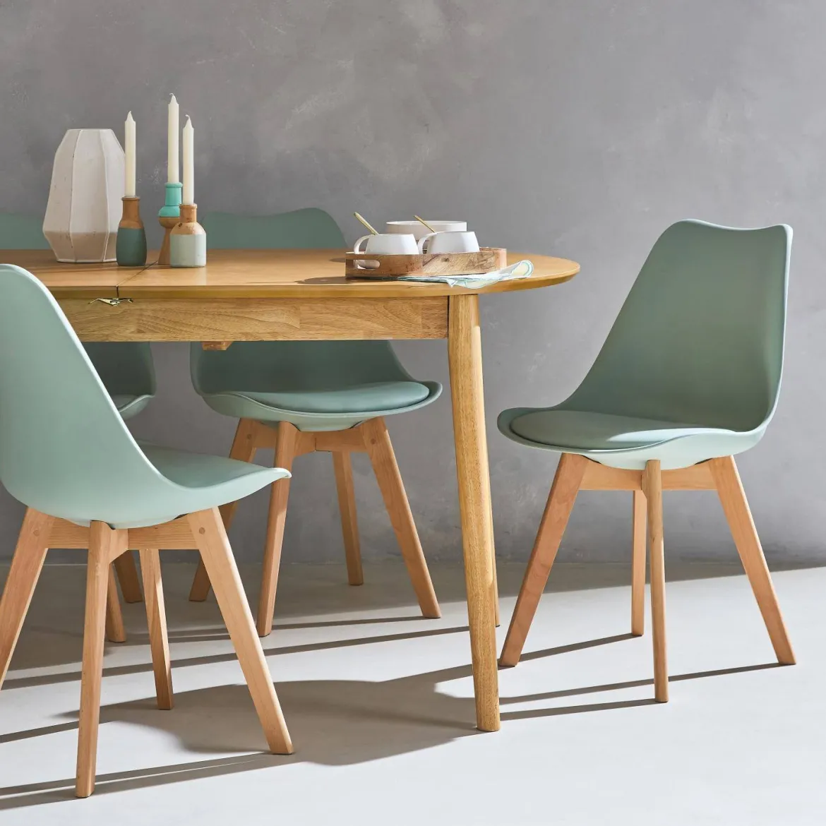 Set 4 sedie scandinave imbottite con gambe in legno