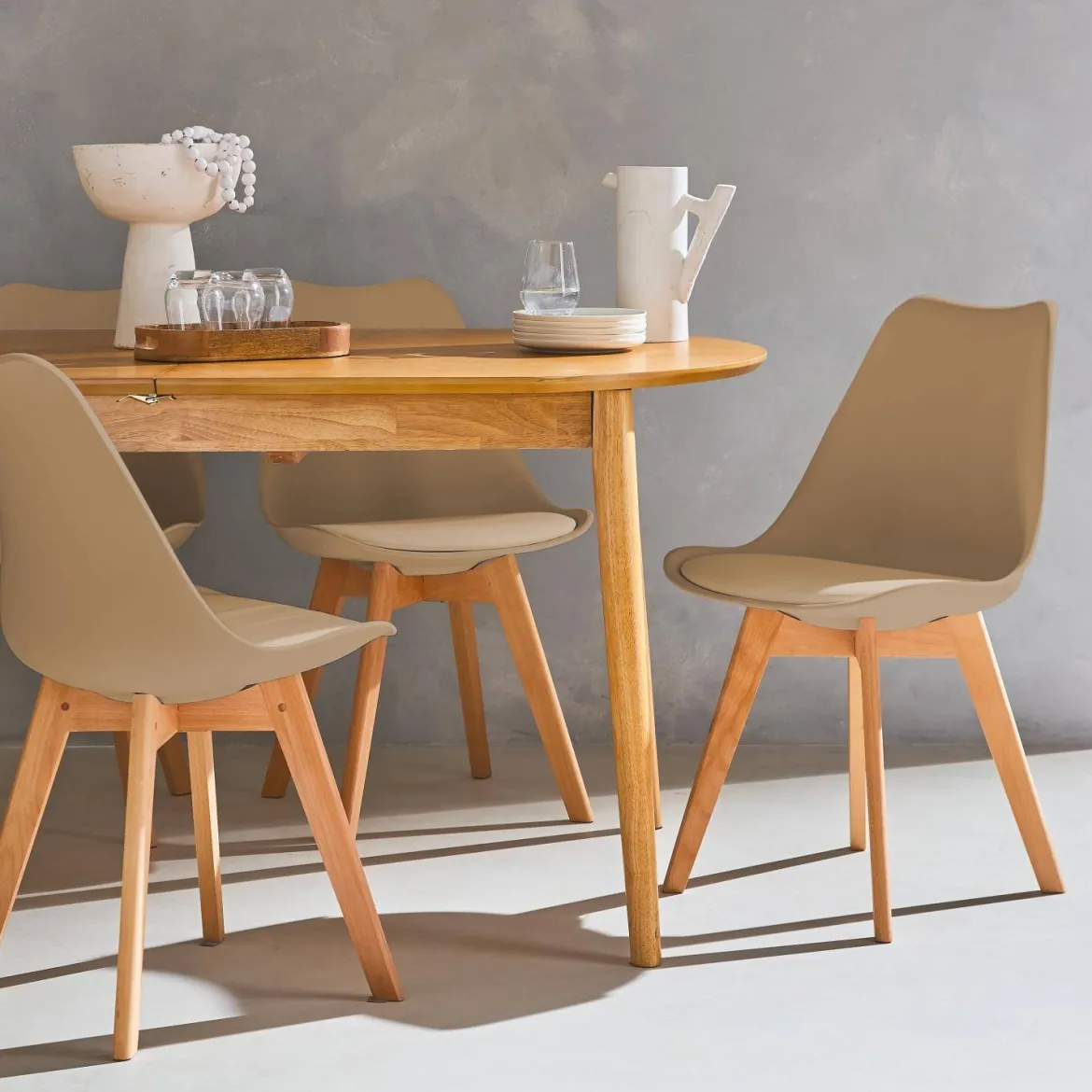 Set 4 sedie scandinave imbottite con gambe in legno