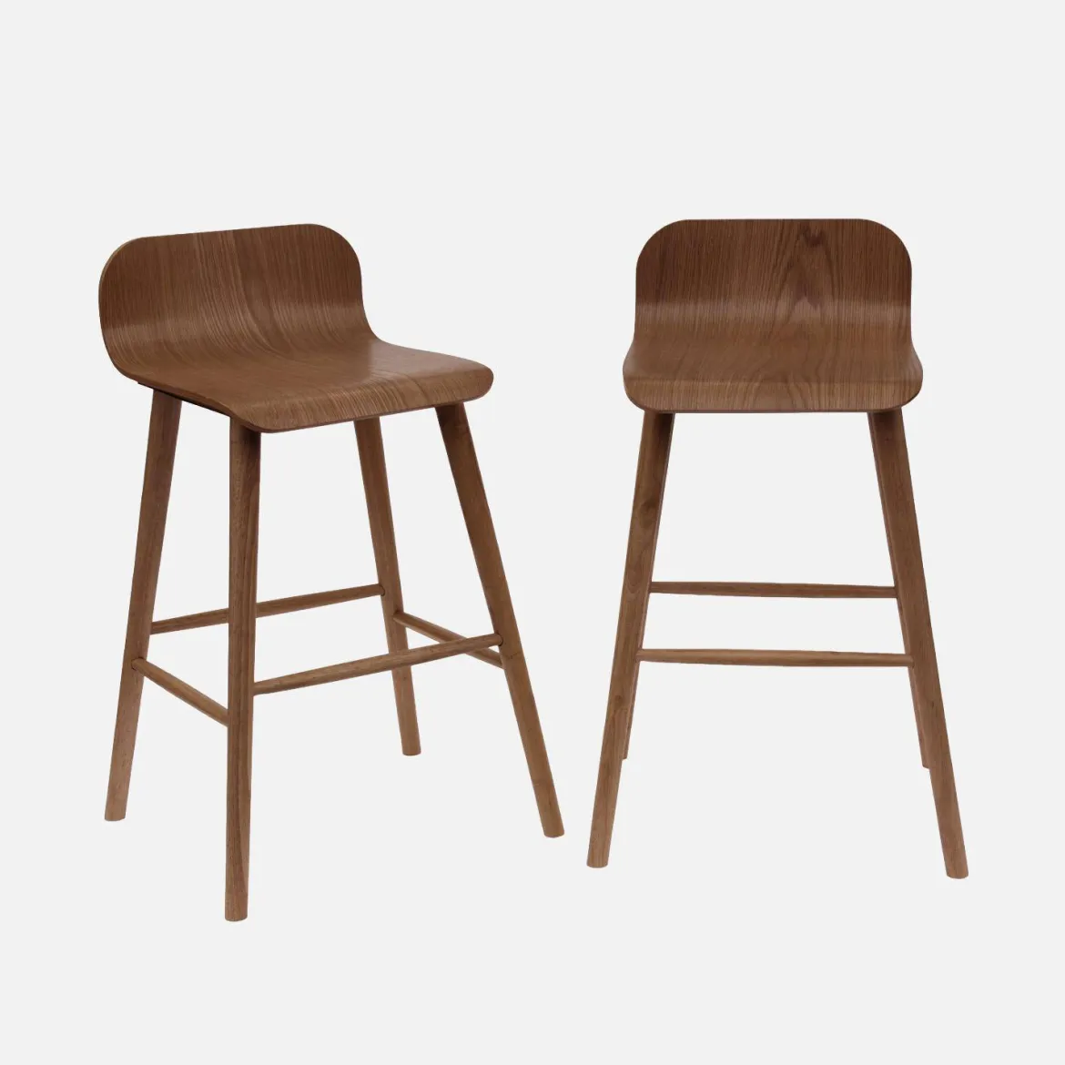 Set 2 sgabelli da bar scandinavo in legno di hevea 67,5 cm