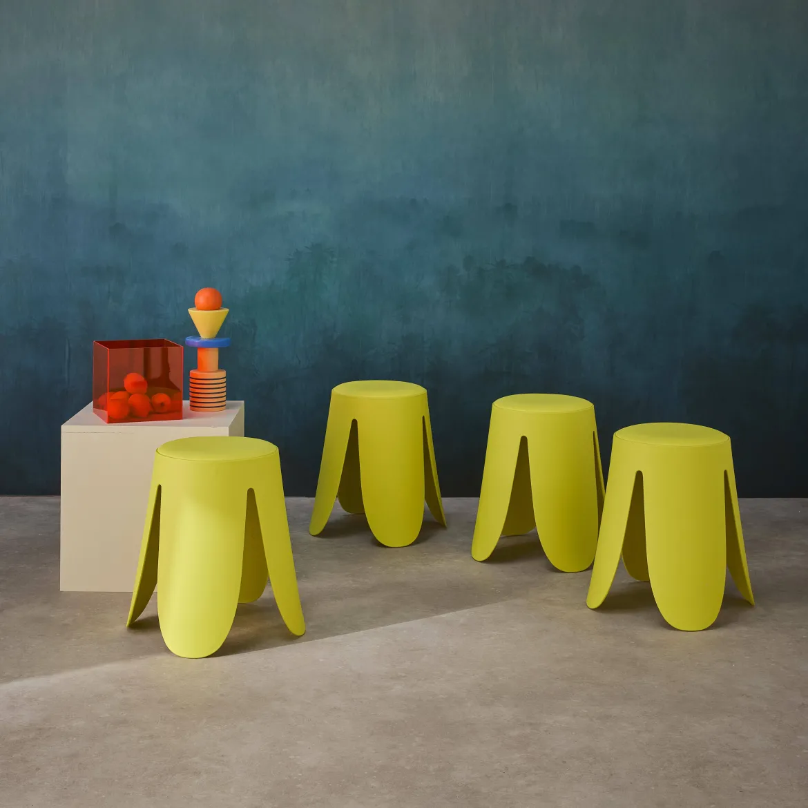 Set 4 sgabelli impilabili in ecopelle