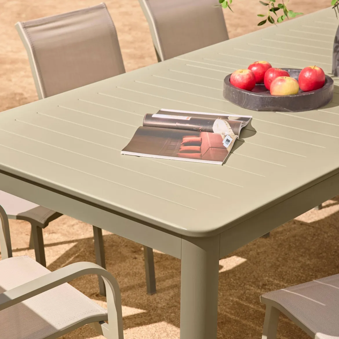 Set tavolo allungabile in alluminio con 10 sedie
