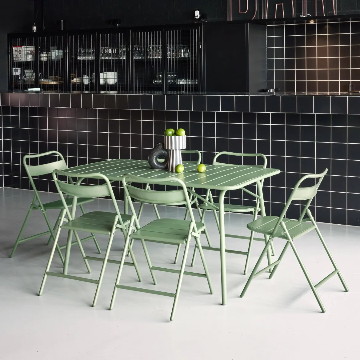 Set tavolo da giardino pieghevole in acciaio con 6 sedie, 140cm