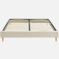 Struttura letto con rete a doghe, finitura bouclé, bianco
