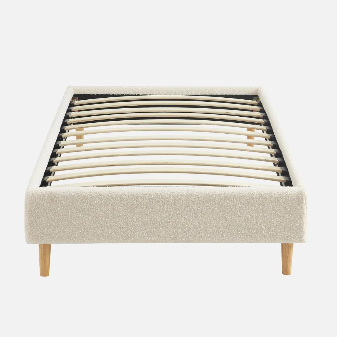 Struttura letto con rete a doghe, finitura bouclé, bianco