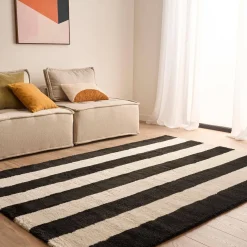Tappeto da interno a righe bianche e nere