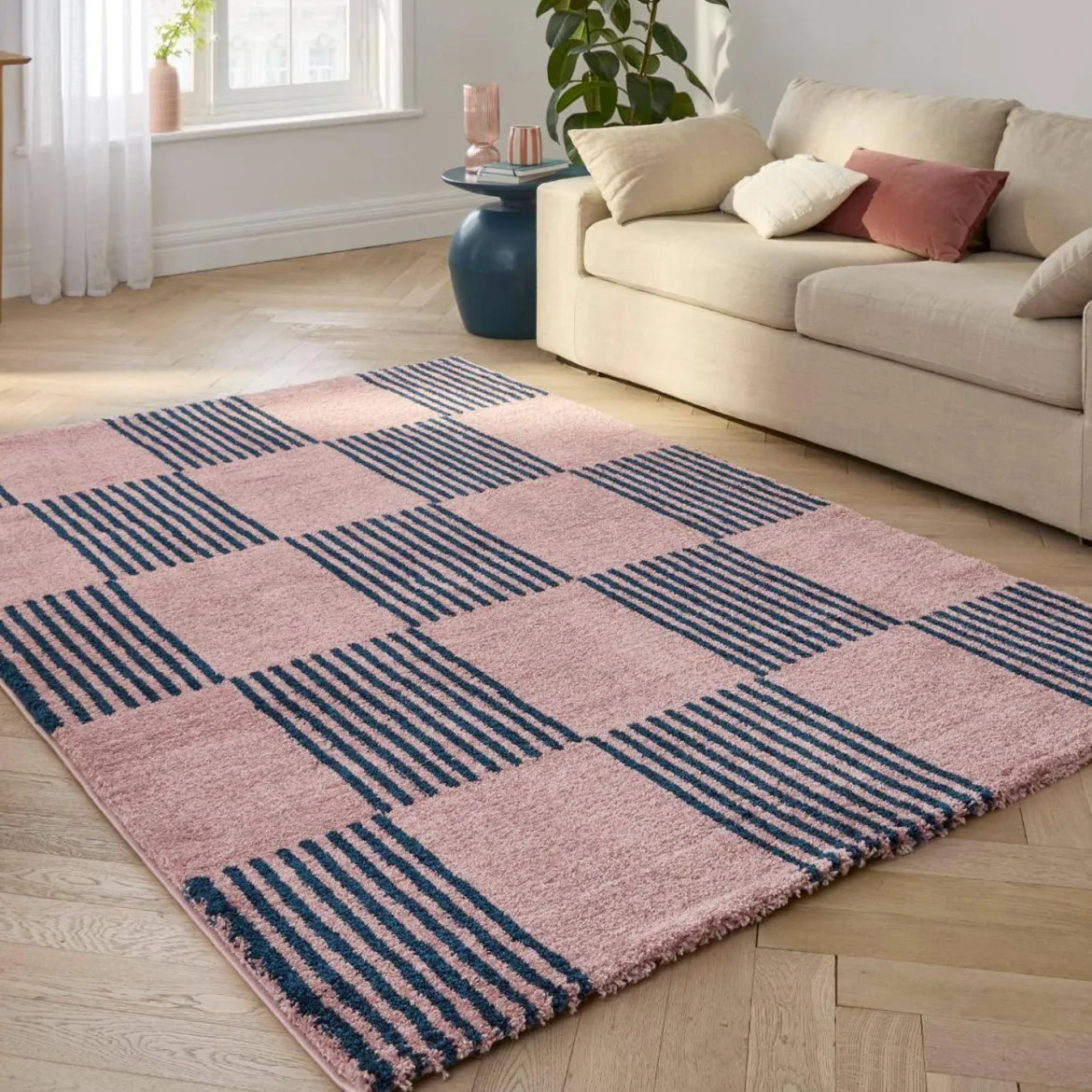 Tappeto interno a scacchi blu e rosa