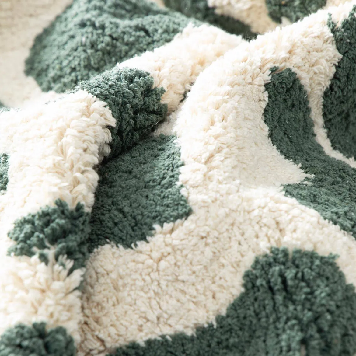 Tappeto interno cotone motivo maculato verde scuro con frange