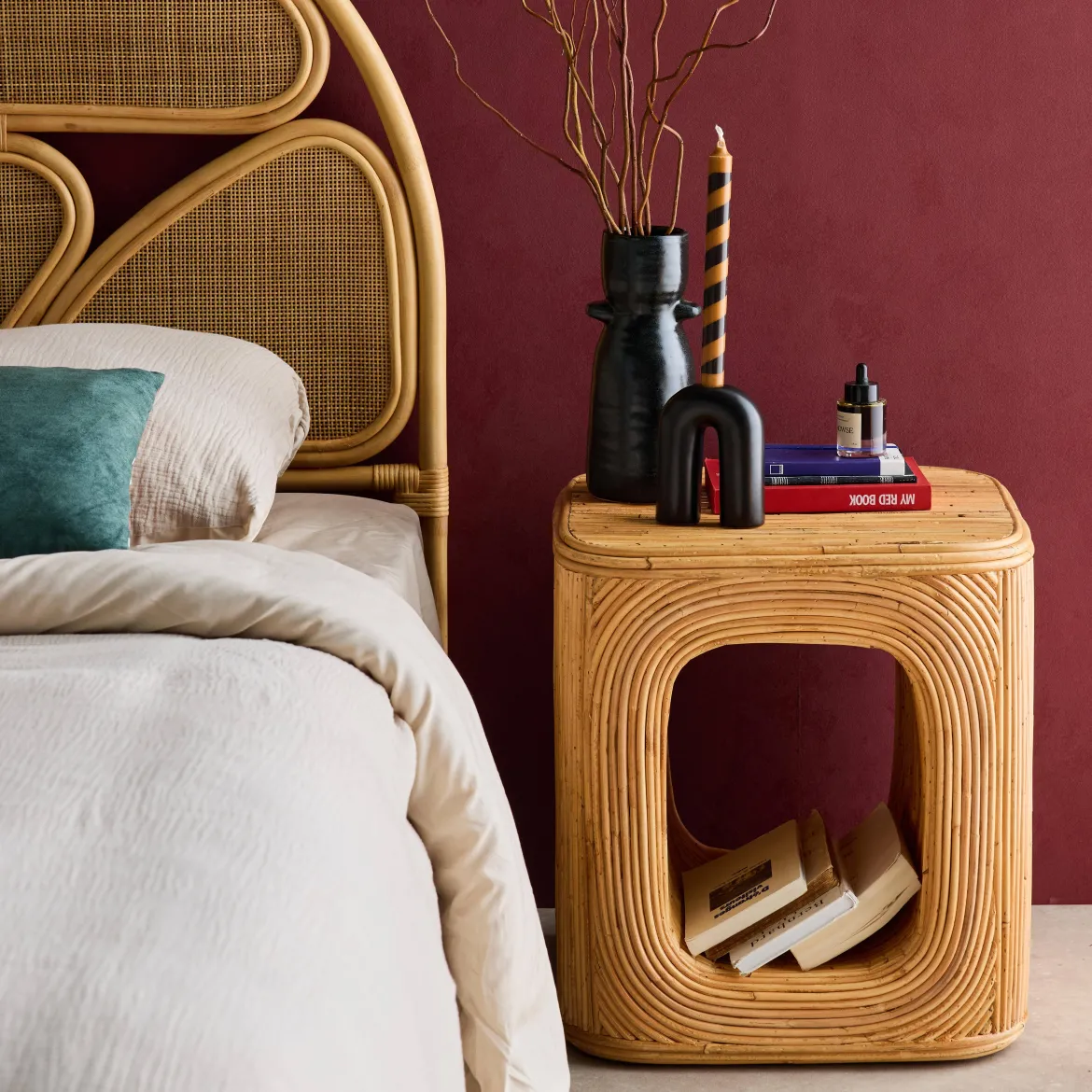Tavolino con nicchia, in rattan naturale