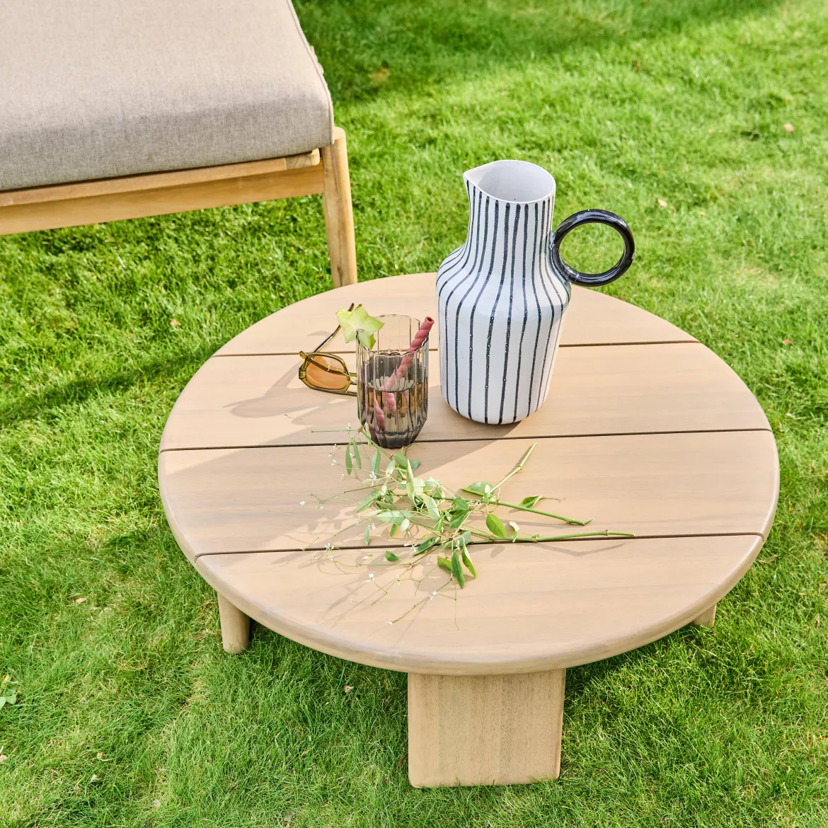 Tavolino da giardino rotondo in legno di acacia, 70cm