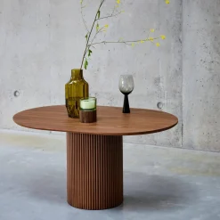 Tavolino oblungo con effetto legno intagliato