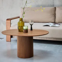 Tavolino oblungo con effetto legno intagliato