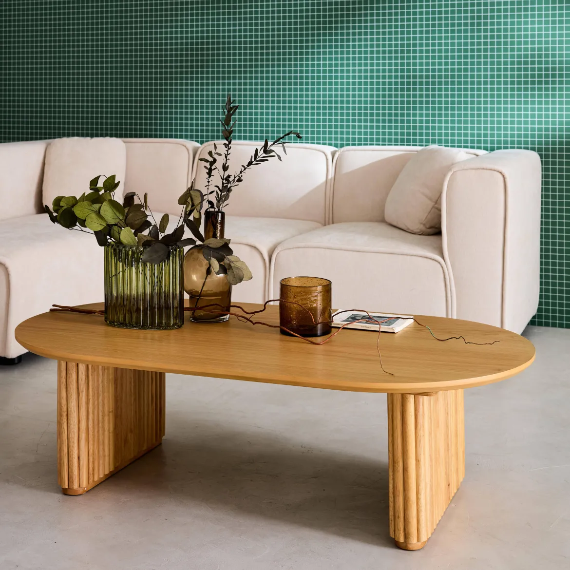 Tavolino ovale in legno di hevea placcato rovere