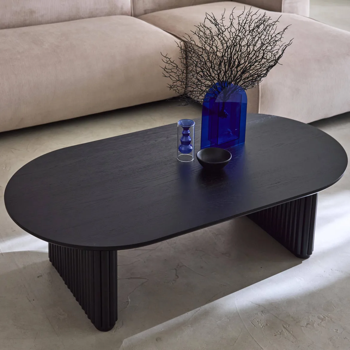 Tavolino ovale in legno di hevea placcato rovere