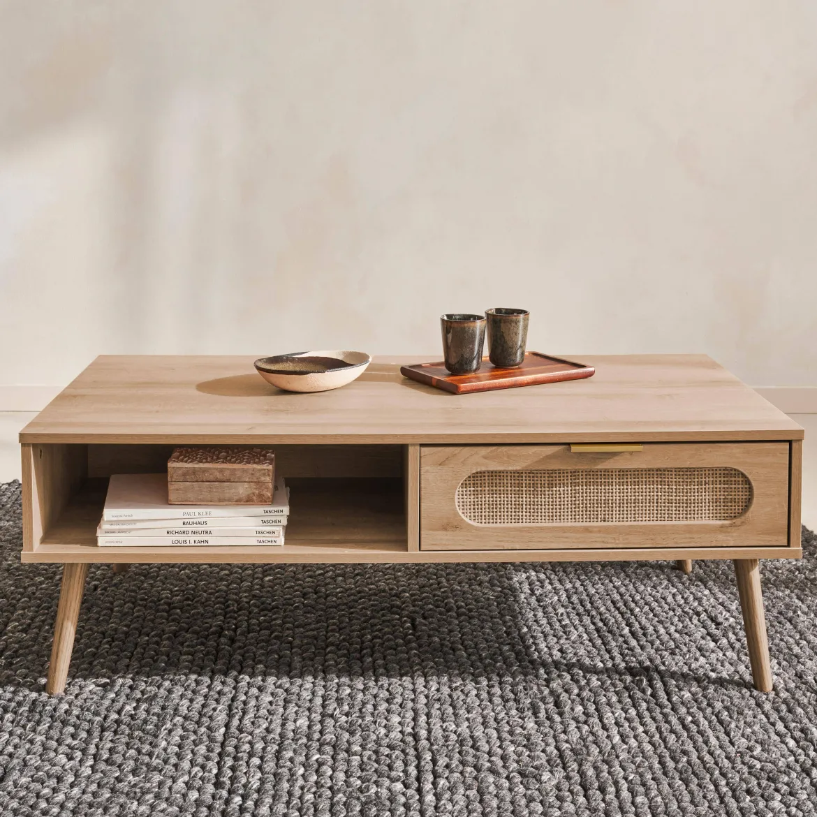 Tavolino scandinavo in canna intrecciata, 1 cassetto