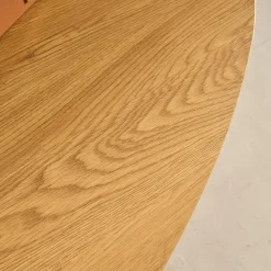 Tavolino triangolare con gambe cromate e effetto legno