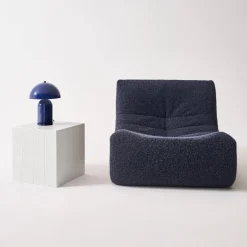 Tavolino cubico con finitura in ceramica opaca e piastrelle