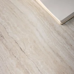 Tavolino quadrato effetto legno