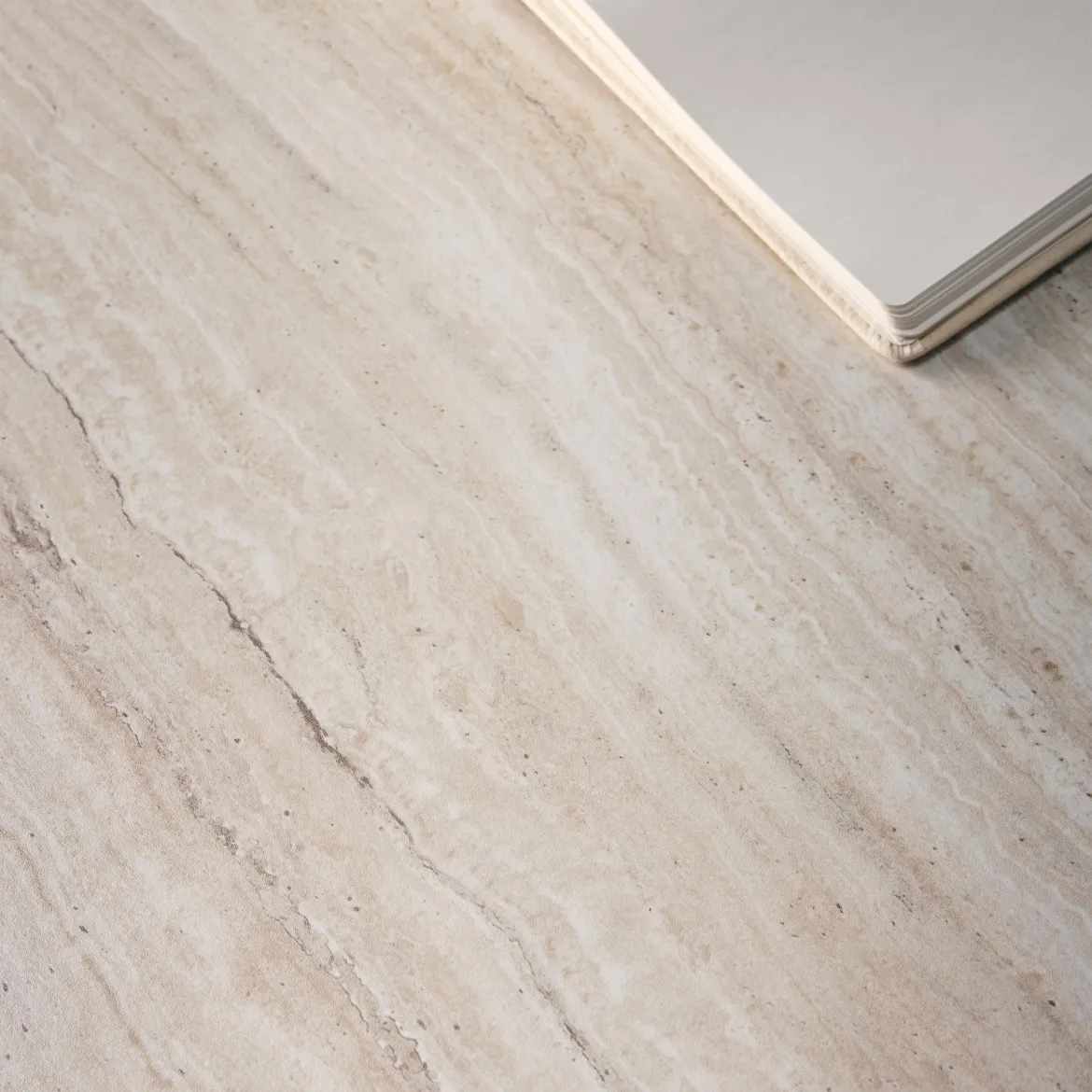 Tavolino quadrato effetto legno