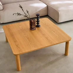 Tavolino quadrato in legno di hevea impiallacciato in quercia