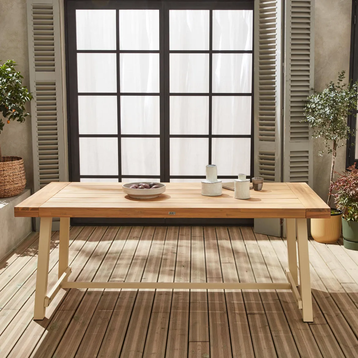Tavolo da interno/esterno in legno e metallo, 6-8 posti