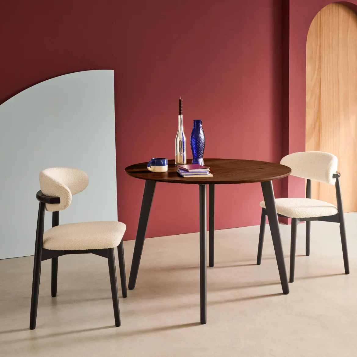 Tavolo da pranzo rotondo effetto legno con gambe in metallo nero 4 posti